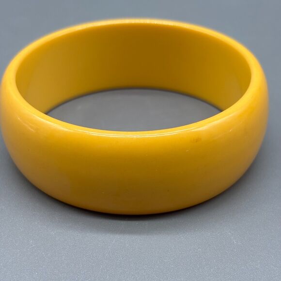 Vintage Bakelite Bangle Bracelet Wide Domed Butterscotch Yellow 1940s Chunky - Picture 4 of 6
